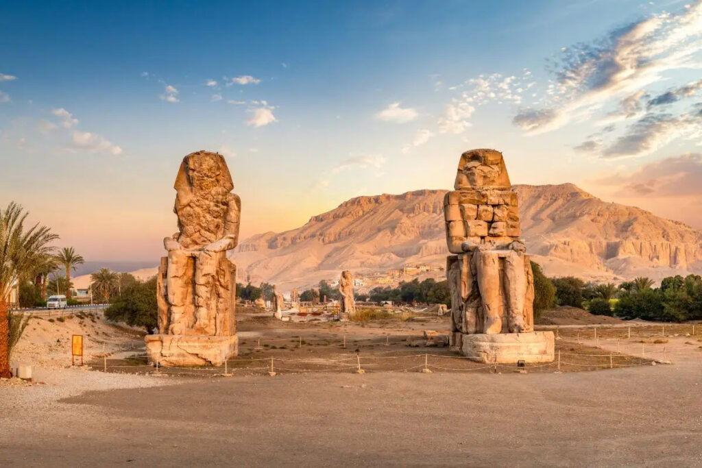 Colossi-of-Memnon-6_jpg