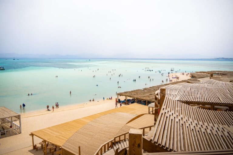 vue-panoramique-plage-orange-bay-768×512